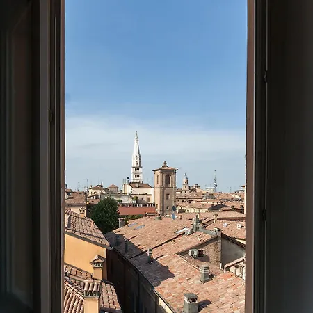 Little Tower Over The Roofs Daire