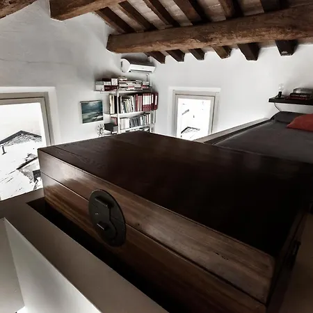 公寓 Little Tower Over The Roofs