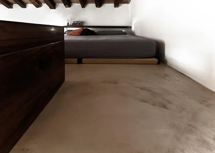 Little Tower Over The Roofs Μόντενα